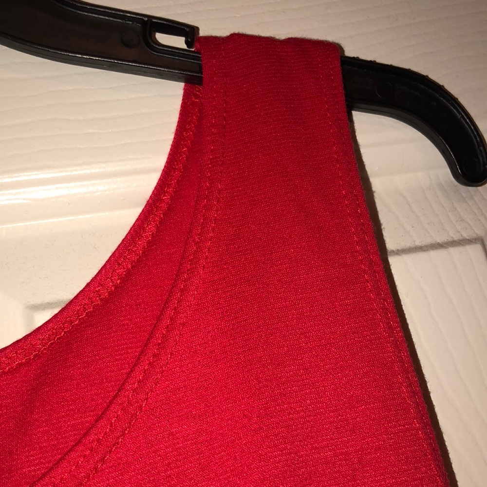 Red dress - Picture 3 of 3
